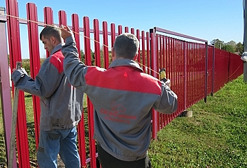 Заборы из евроштакетника